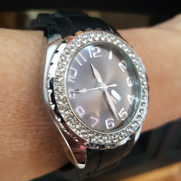 NWOT Old Stock Bling Large Face Wrist Watch. - Picture 5 of 7